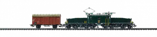 Eine Modelleisenbahn mit einer grünen Elektrolokomotive mit Stromabnehmer und einem roten Güterwagen, dargestellt auf einem Gleisabschnitt vor weißem Hintergrund.